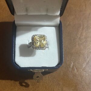 Elegant Silver and Yellow Gemstone Ring